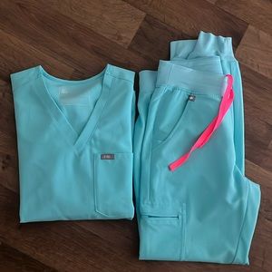XS Figs turquoise Catarina top + Zamora jogger set - like new